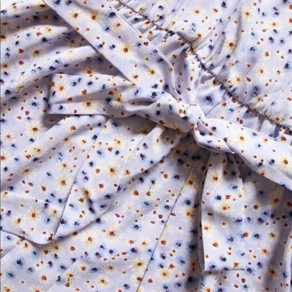 Plus size ditsy floral romper - Picture 5 of 9